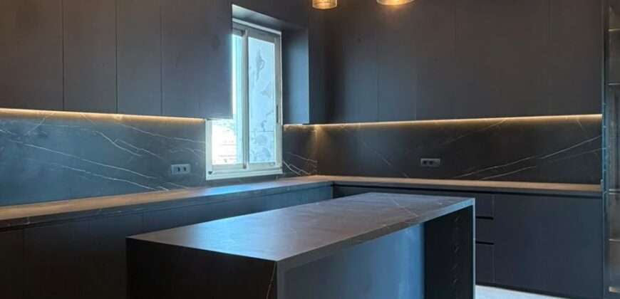 For Sale: Apartment in Achrafieh