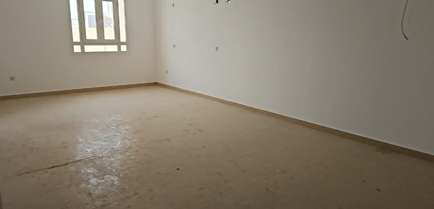 Commercial Villa 8 BHK for Rent in Abu Hamour