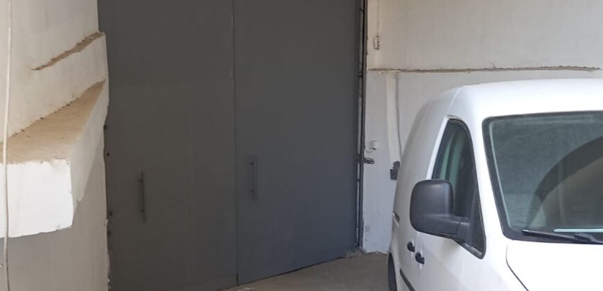 Warehouse for sale in Dekweneh