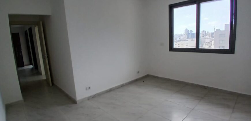 For Sale: Apartment in Achrafieh