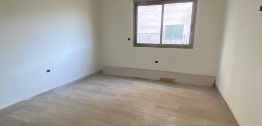 For Sale: Apartment in Ain Saade, Metn