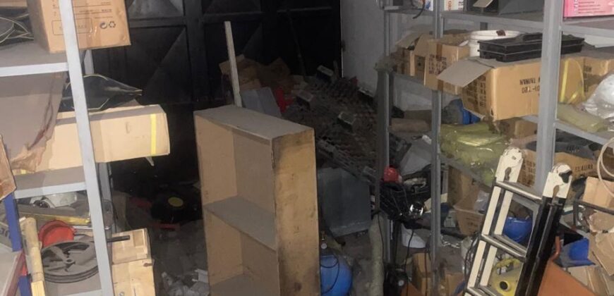 For Sale: Shop in Bauchrieh, Metn