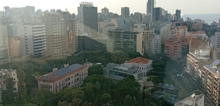 For Sale: Apartment in Ain El Mreisseh