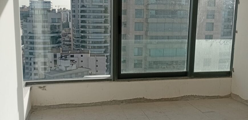 For Sale: Apartment in Ain El Mreisseh