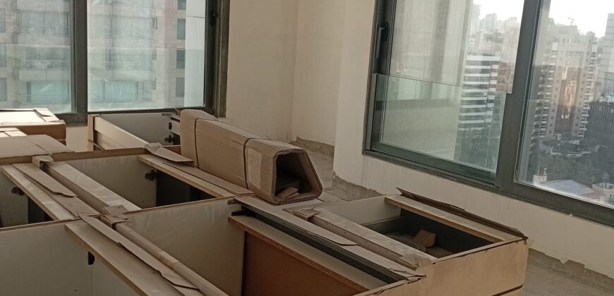 For Sale: Apartment in Ain El Mreisseh