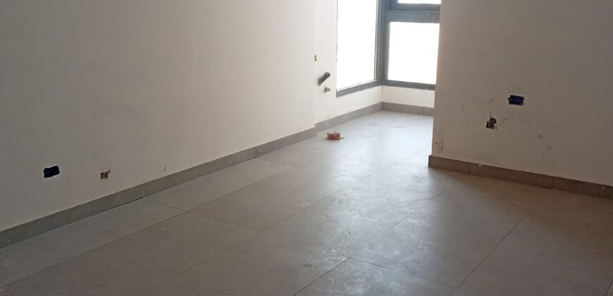 For Sale: Apartment in Ain El Mreisseh