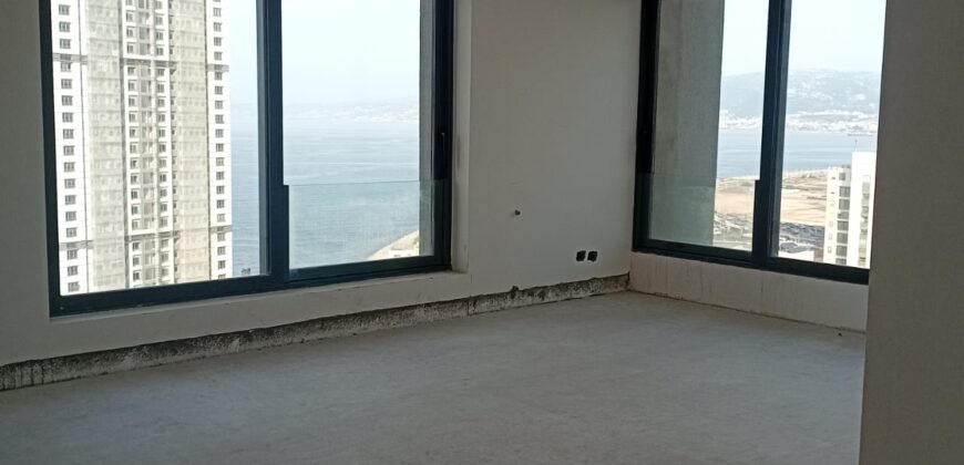 For Sale: Apartment in Ain El Mreisseh