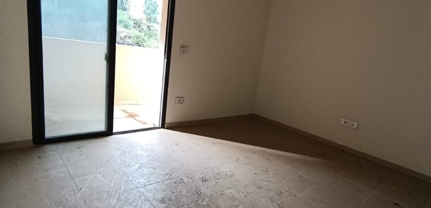 For Sale: Apartment in Naccache, Metn
