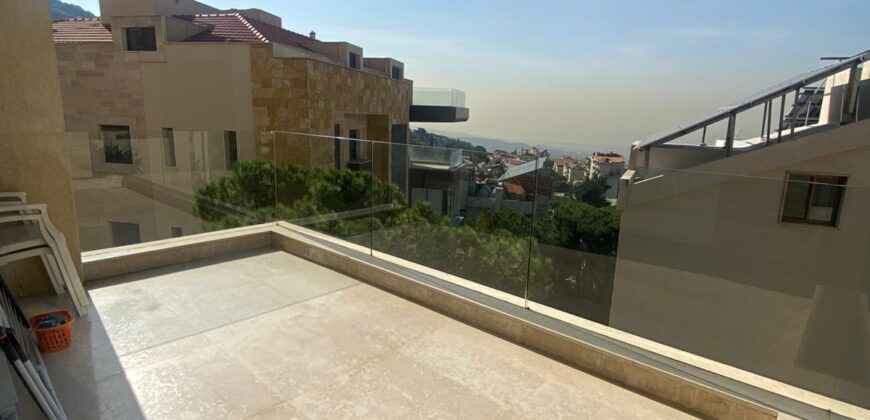 For Sale: Luxury Apartment in Ain Saade, Metn