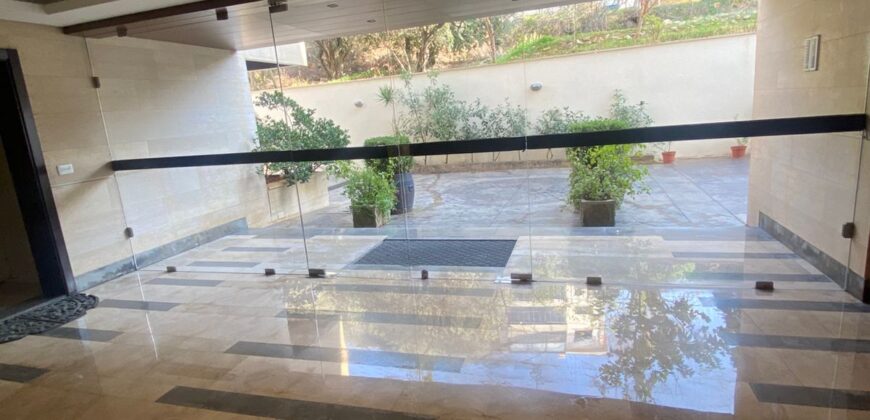 For Sale: Luxury Apartment in Ain Saade, Metn