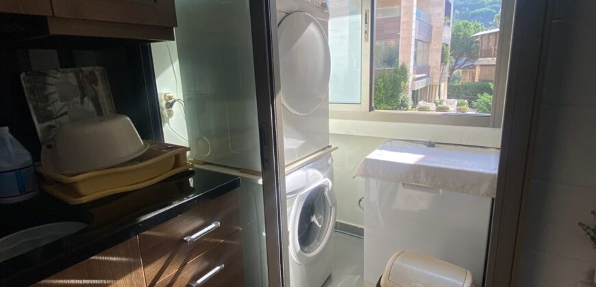 For Sale: Luxury Apartment in Ain Saade, Metn