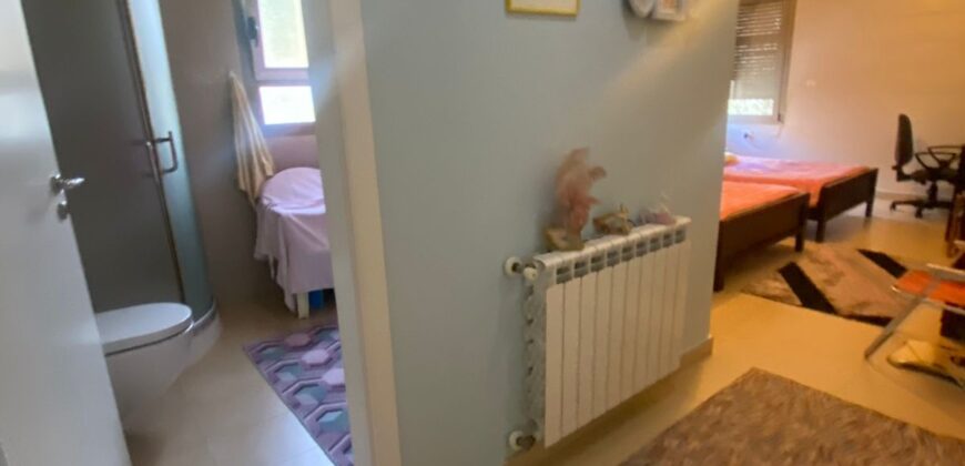 For Sale: Luxury Apartment in Ain Saade, Metn