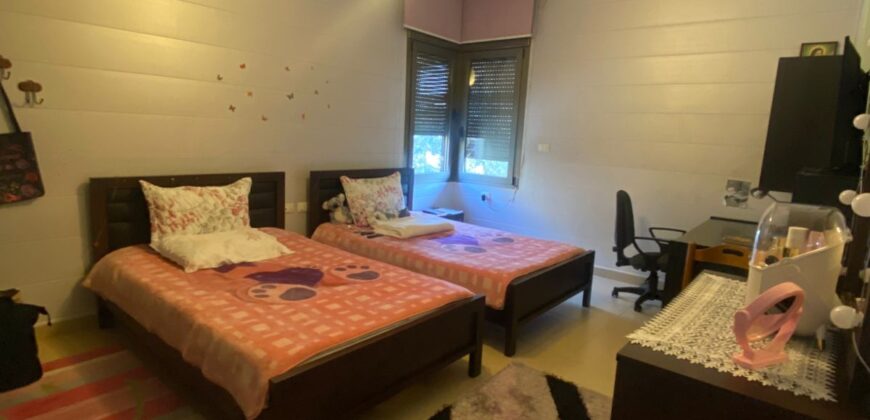 For Sale: Luxury Apartment in Ain Saade, Metn