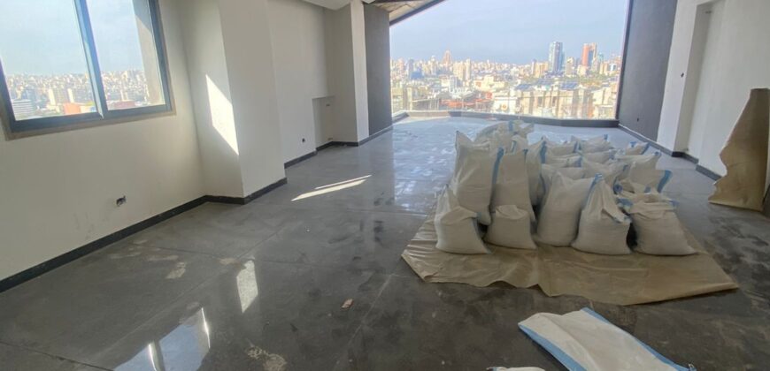 For Sale: Apartment in Hazmieh, Metn