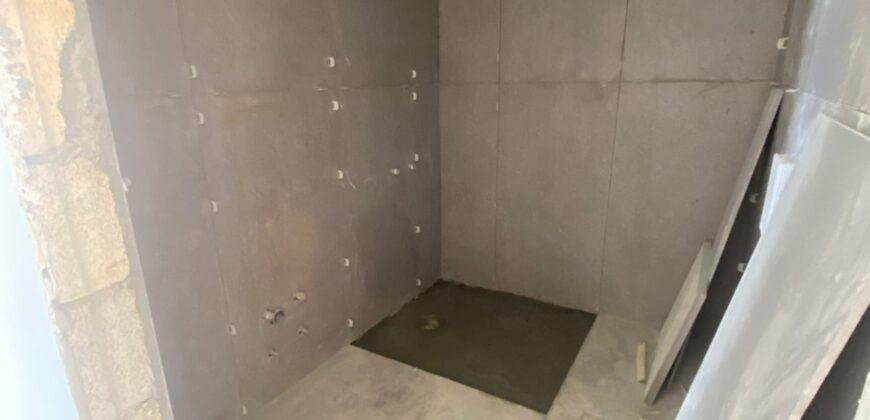 For Sale: Apartment in Hazmieh, Metn