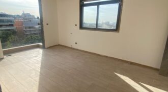 For Sale: Apartment in Hazmieh, Metn