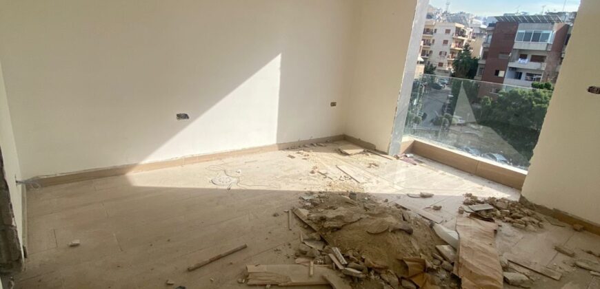 For Sale: Apartment in Hazmieh, Metn