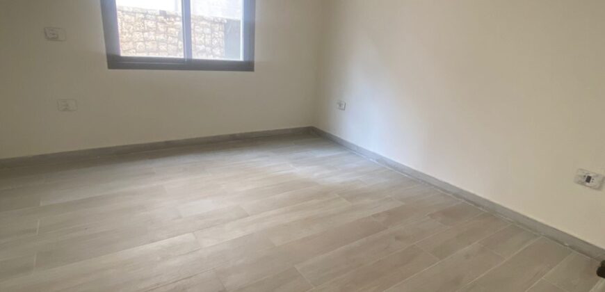 For Sale: Apartment in Ain Saade, Metn