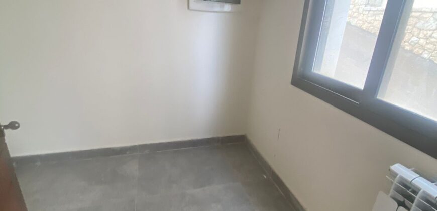 For Sale: Apartment in Ain Saade, Metn