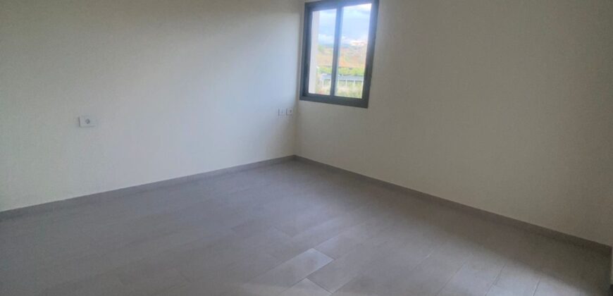 For Sale: Apartment in Dbayeh, Metn