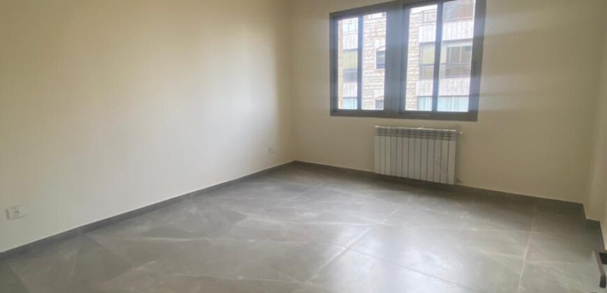 For Sale: Apartment in Beit Mery, Metn