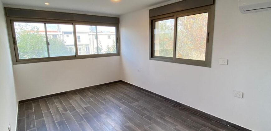 For Sale: Apartment in Beit Mery, Metn