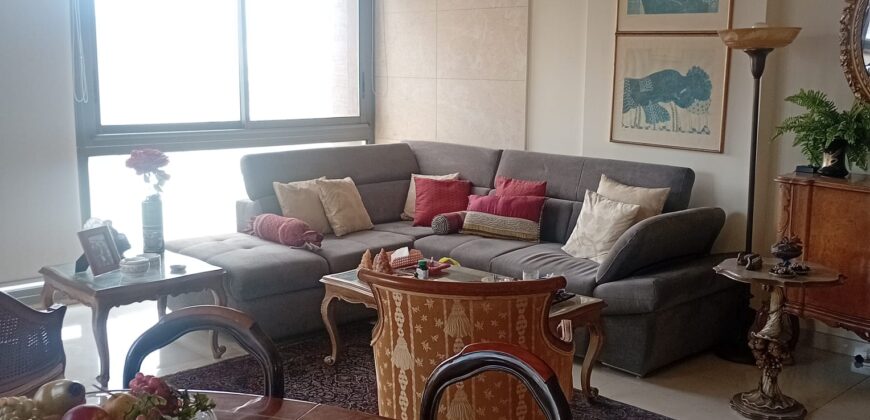 For Sale: Apartment in Achrafieh