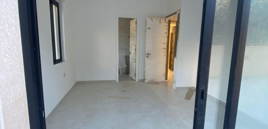 For Sale: Apartment in Dbayeh, Metn