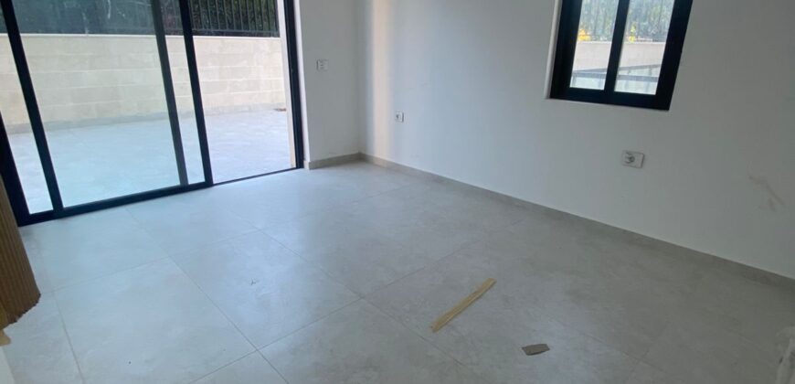 For Sale: Apartment in Dbayeh, Metn