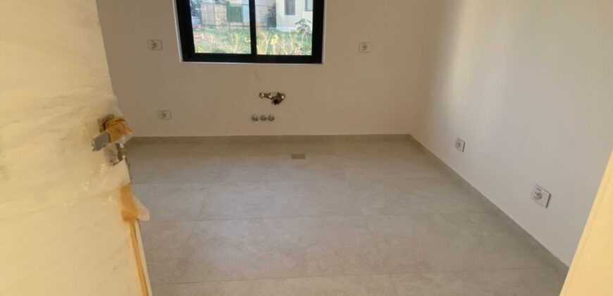 For Sale: Apartment in Dbayeh, Metn