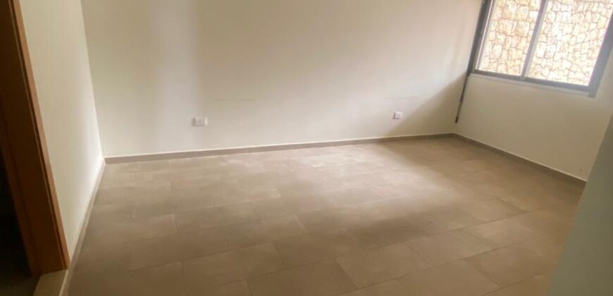 For Sale: Apartment in Monteverde-Metn