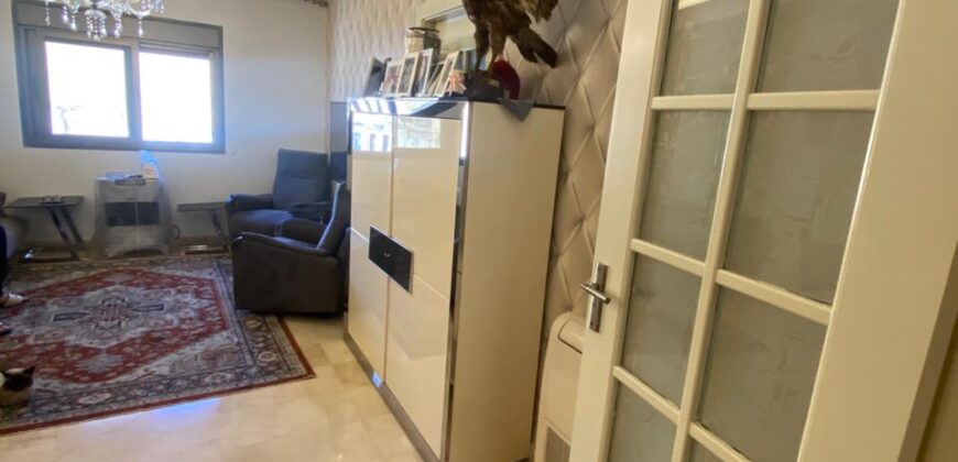 For Sale: Apartment in Ain El Remmeneh