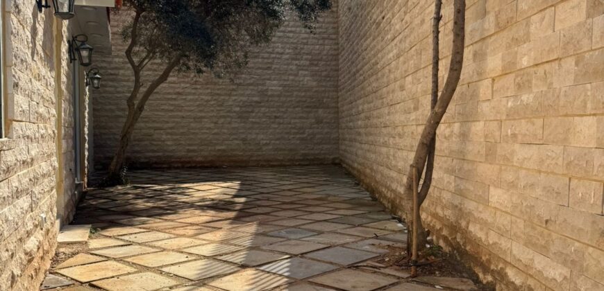 For Sale: Apartment in Bsalim