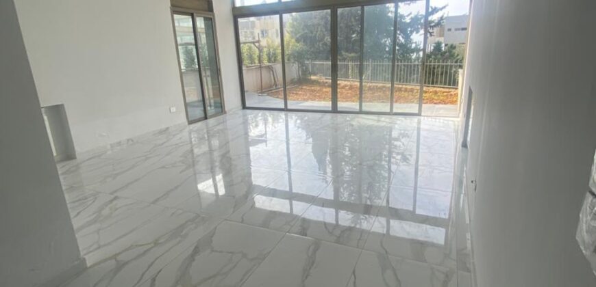 For Sale: Apartment in Dbayeh