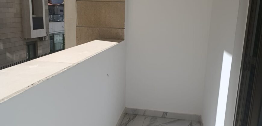 For Sale: Apartment in Roumieh