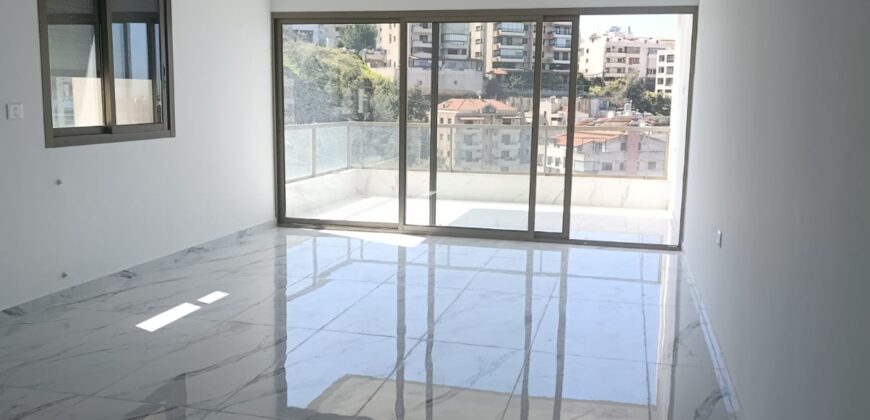For Sale: Apartment in Roumieh