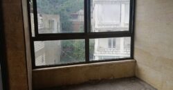 For Sale: Apartment in Ain Saade