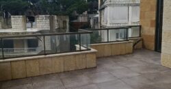For Sale: Apartment in Ain Saade