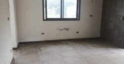For Sale: Apartment in Ain Saade