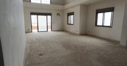For Sale: Apartment in Ain Saade