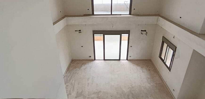 For Sale: Apartment in Ain Saade