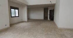 For Sale: Apartment in Ain Saade