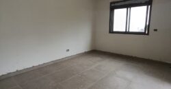 For Sale: Apartment in Ain Saade