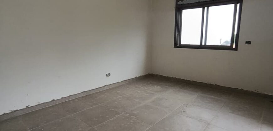 For Sale: Apartment in Ain Saade