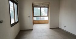 For Sale: Apartment in Ain Saade