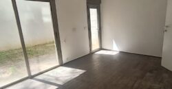 For Sale: Apartment in Ain Saade