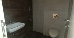 For Sale: Apartment in Ain Saade