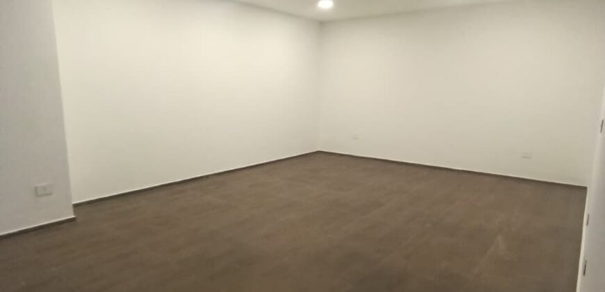 For Sale: Apartment in Ain Saade