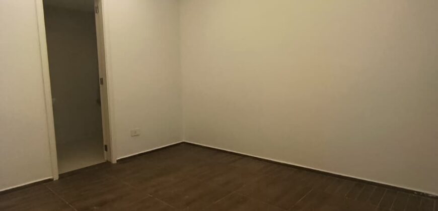 For Sale: Apartment in Ain Saade