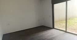 For Sale: Apartment in Ain Saade